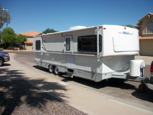 Travel Trailer 002.jpg