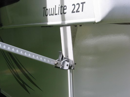 Trailer Awning 003.jpg