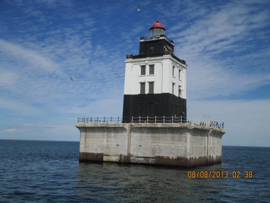 Poe Reef Lighthouse.jpg