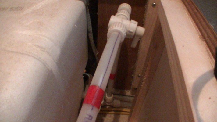 winterise valve closed under bed 1.jpg