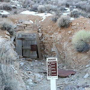 Old mine at Skidoo