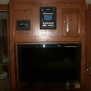 32 in Toshiba Tv and XM radio that come with the unit