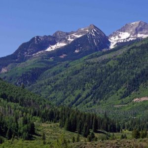 pic4:  The campground is in valley surrounded by mountains.