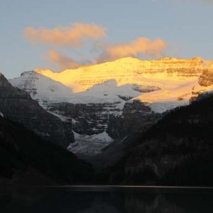 Sunrise at Lake Louise. The sun rises behind my back and the first thing that lights up is the glacier on the mountain.