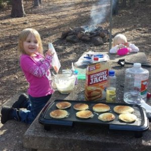 Mamma cooking with the girls !!