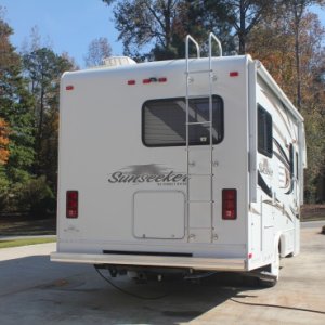 Rear coach, ladder walk on roof