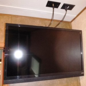 01 TVs: 29" in Garage & 40" Living Room