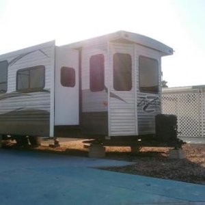 2017 43'Crossroads Zinger.  3 slides with island kitchen &
power love seat & washer & dryer