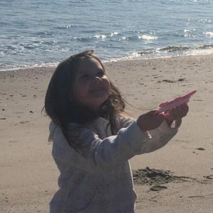 17629973 10155163565602250 5817551508213455199 n

My youngest granddaughter flying a kite a the beach in NC.