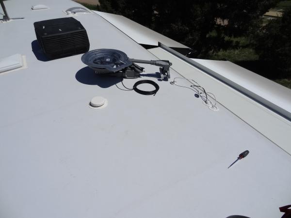 01 select location

Pulled antenna up to roof using rope and rear ladder as guide.