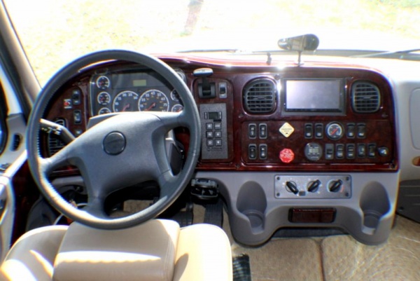 2011 Dynaquest XL interior 2