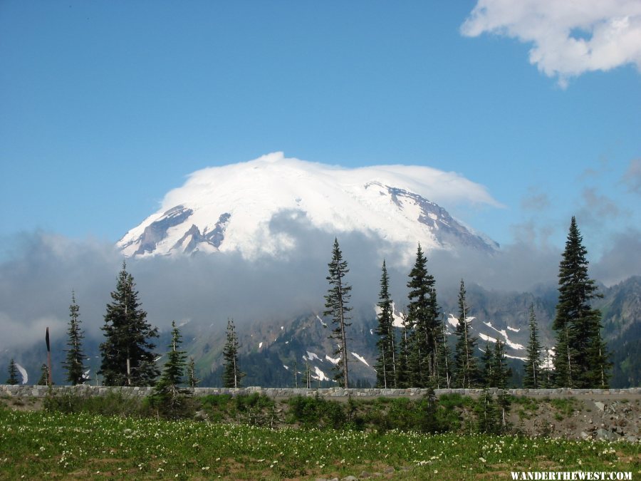 2013 051 MT RAINIER NP RAINIER FROM CHINOOK PASS