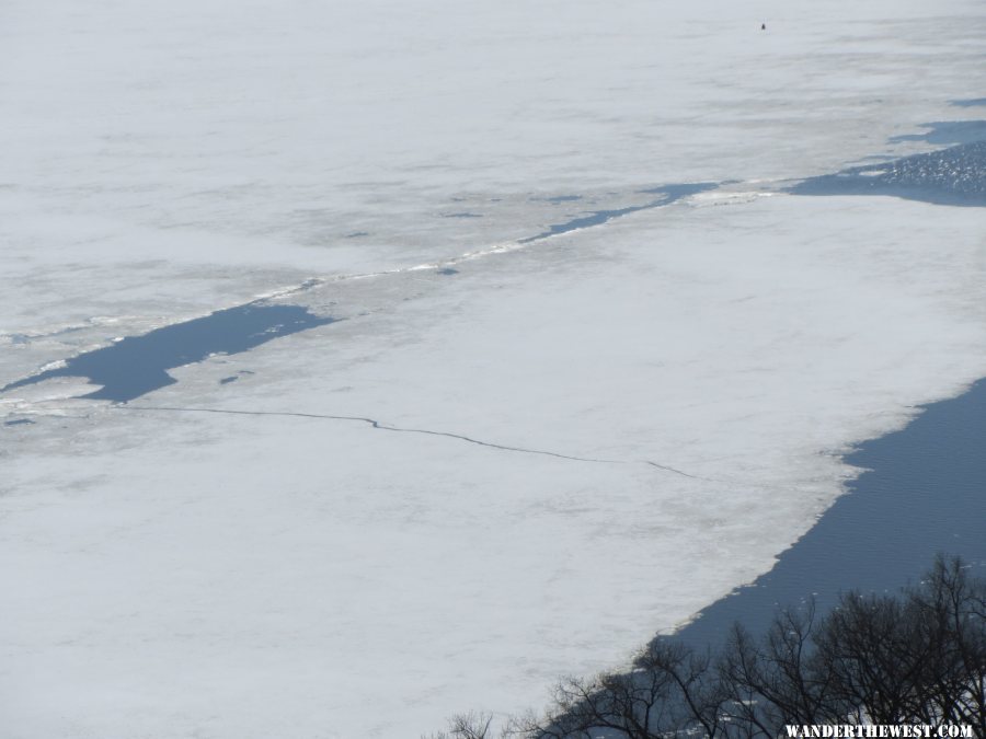 2014 43 MAR20 EFFIGY MOUNDS HANGING ROCK ICE SHEET BREAKING