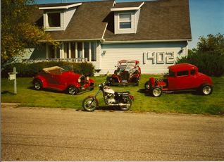 29 Ford Roadster, 32 Chrysler conv/ sedan, 30 Ford Coupe and Triumph motorcycle