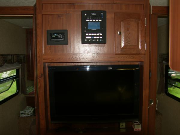 32 in Toshiba Tv and XM radio that come with the unit