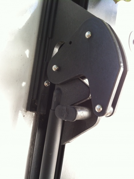 bunk latch mechanism