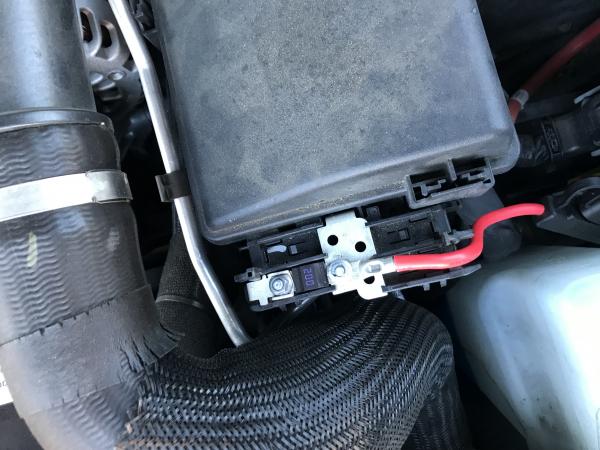 Connection to alternator input on power distribution/fuse box