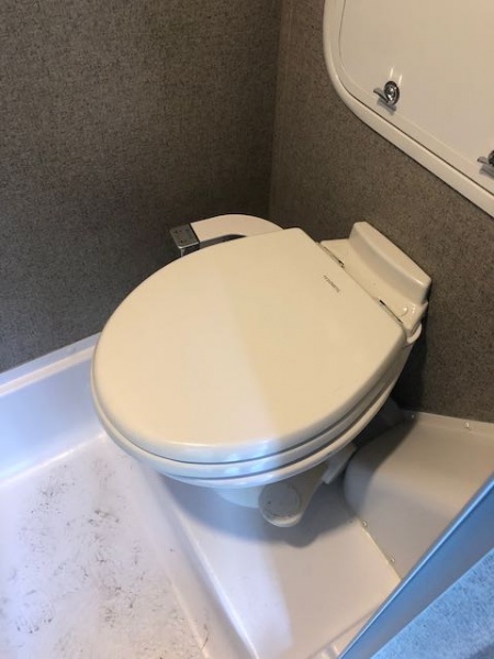 Dometic 310 with bidet