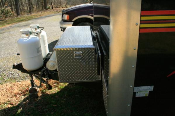 I use the offset in the hinge to hold my sway bars when not in use. Yes, the lid will still open with them laying here.