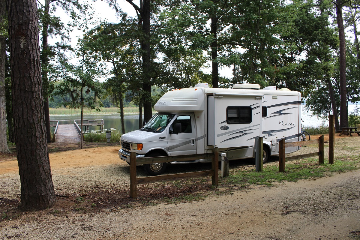 Lake side campsite at 3 Rivers State Park