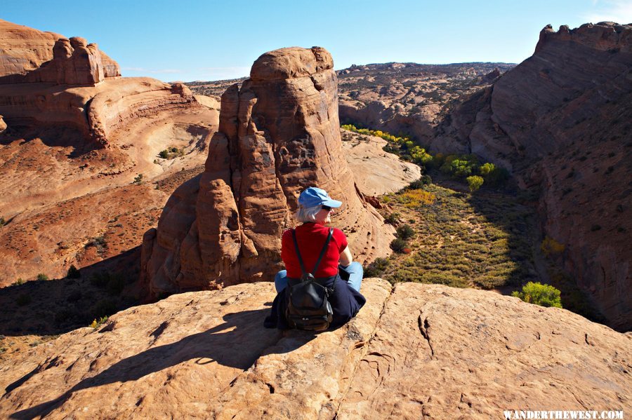 Lower delicate arch viewpoint to east view.jpg