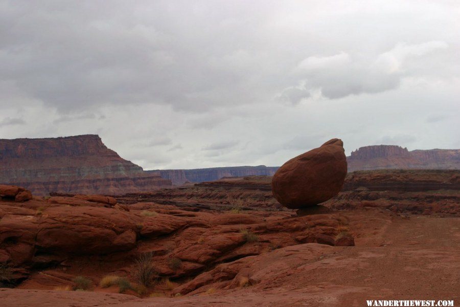 Oct \'09 Balance Rock on Potash Rd.jpg