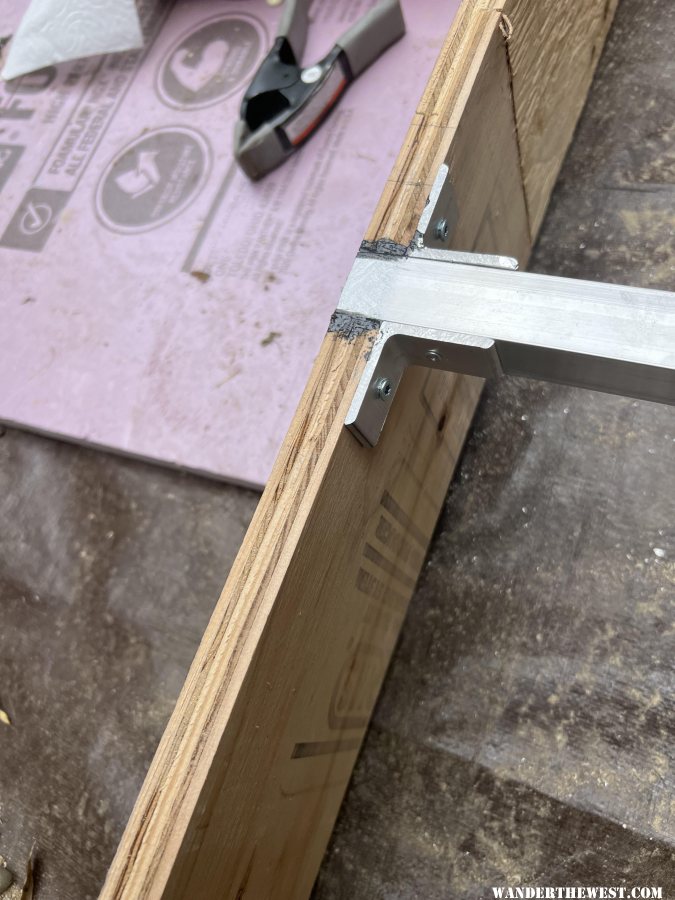 Roof crossbeam joint