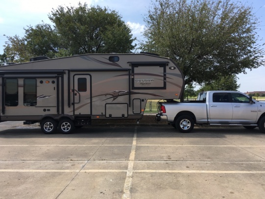 RV with 3" lift to level rig with 2500 Ram