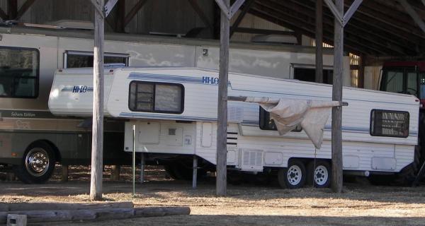 Sting32's 95 5th, side view, Lowered, next to a 97 Sahara Safari Motorcoach