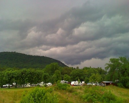 Storms rolling in over Raccoon Mtn.
Raccoon Mtn caverns and Campground
Chattanooga, TN