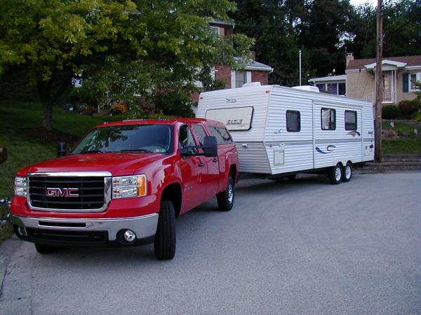 The new 2009 GMC 2500HD and 2000 Jayco Eagle 266 FBS parked in the cul-de-sec in front of the house.