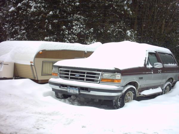 UPSTATE 3/2011 KEPT SNOW BRUSHED (SHOVELED) OFF & AWAY FROM THE SIDES/FRONT/BACK NOT THAT I HAD TO ROOF IS PLENTY STURDY ENOUGH